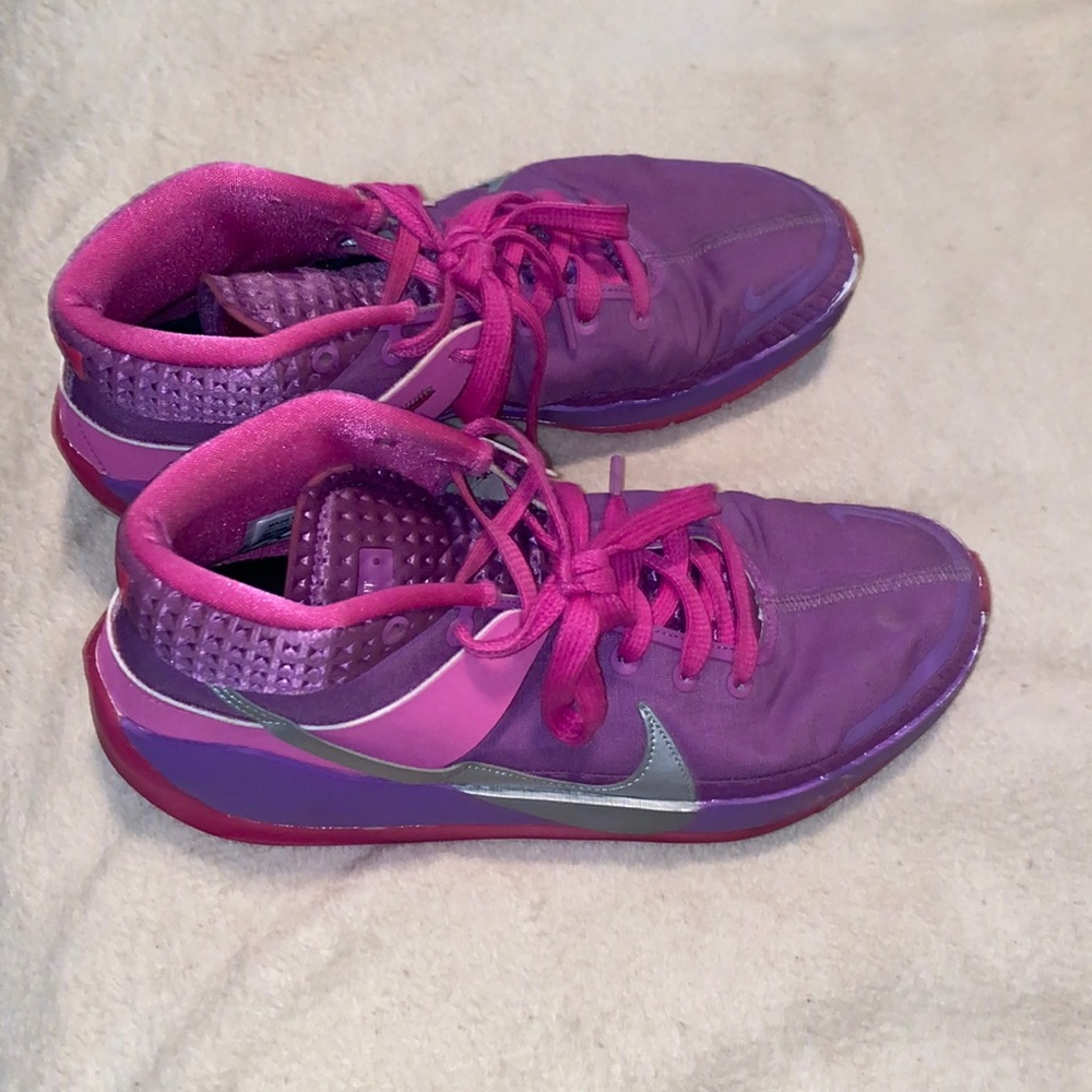 KD Nike basketball shoes. Size 9 men. Size 11 women